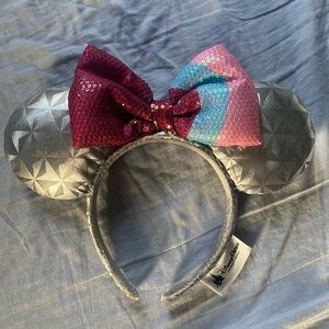 Discontinued Epcot Spaceship Earth Bubble Gum Wall Minnie Mouse Ears